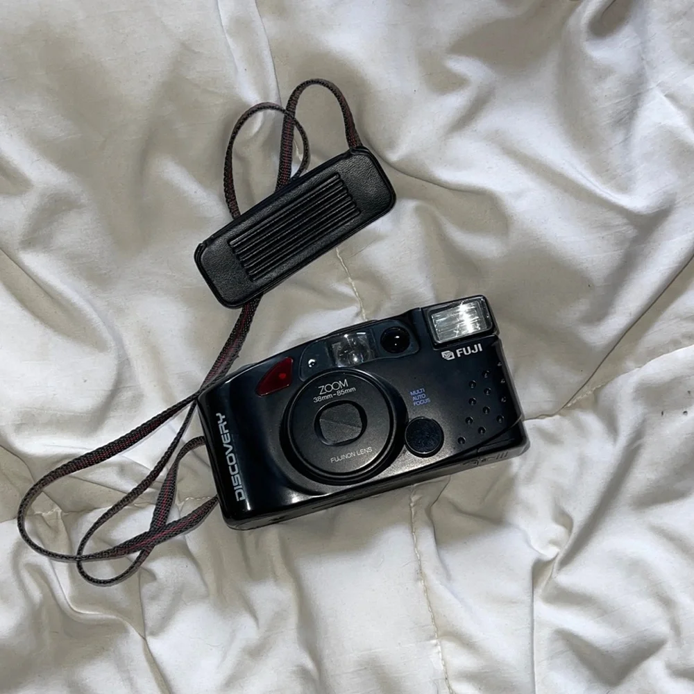 Fuji Discovery 875 Zoom Point and Shoot 35mm Film Camera